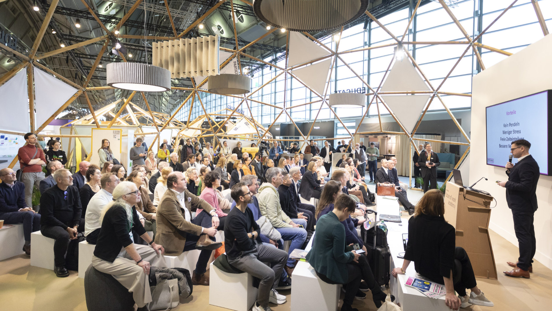 Expert knowledge and networking opportunities: five academies from 07-10/11 February 2025 offer exclusive insights into the topics that move the industry – with plenty of opportunities for networking. Photo: Messe Frankfurt/Jens Liebchen.